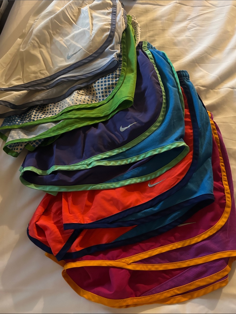 Nike women’s multi -Pack Athletic Shorts in Pink, Orange, Purple, Blue, Green - Picture 7 of 7